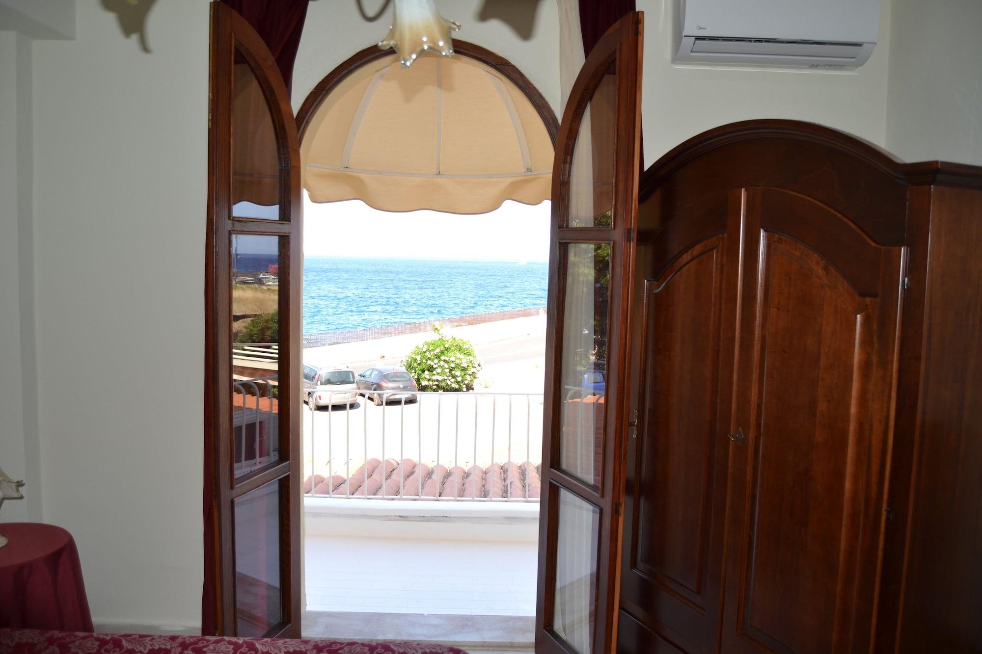 Hotel Porto Azzurro Giardini Naxos Exterior photo