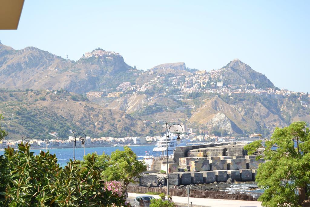 Hotel Porto Azzurro Giardini Naxos Exterior photo