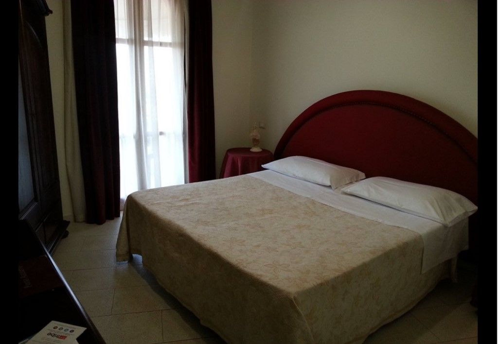 Hotel Porto Azzurro Giardini Naxos Exterior photo